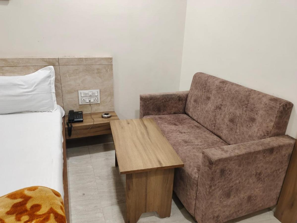 Hotel Palm Residency Ahmedabad Ngoại thất bức ảnh