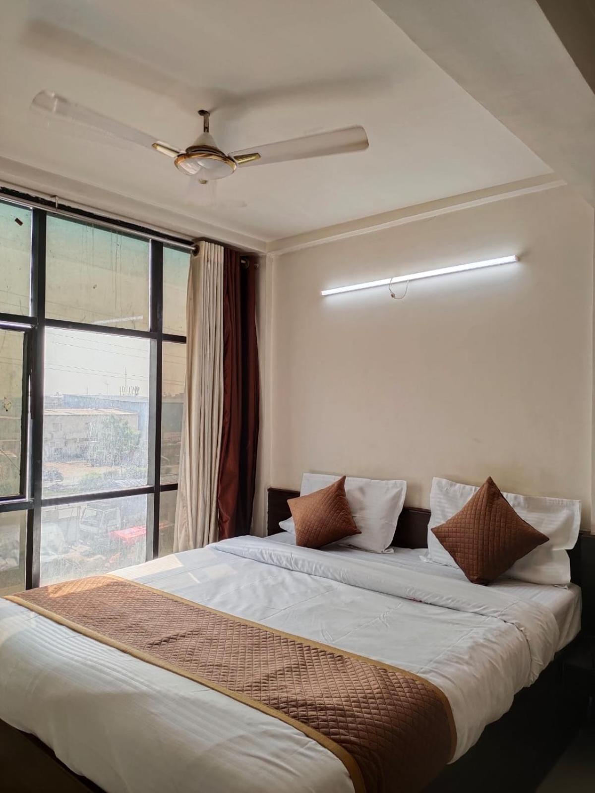 Hotel Palm Residency Ahmedabad Ngoại thất bức ảnh
