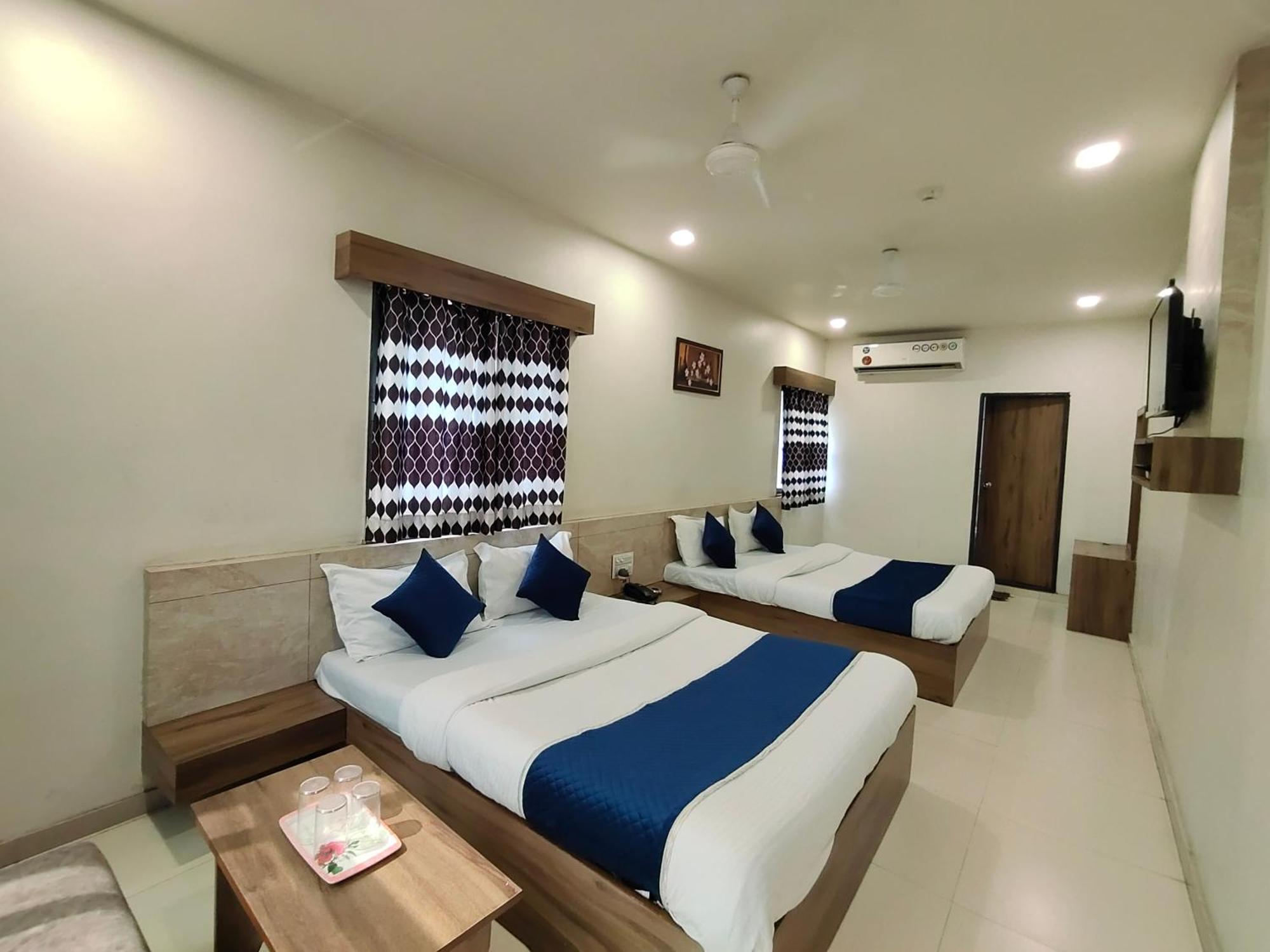 Hotel Palm Residency Ahmedabad Ngoại thất bức ảnh