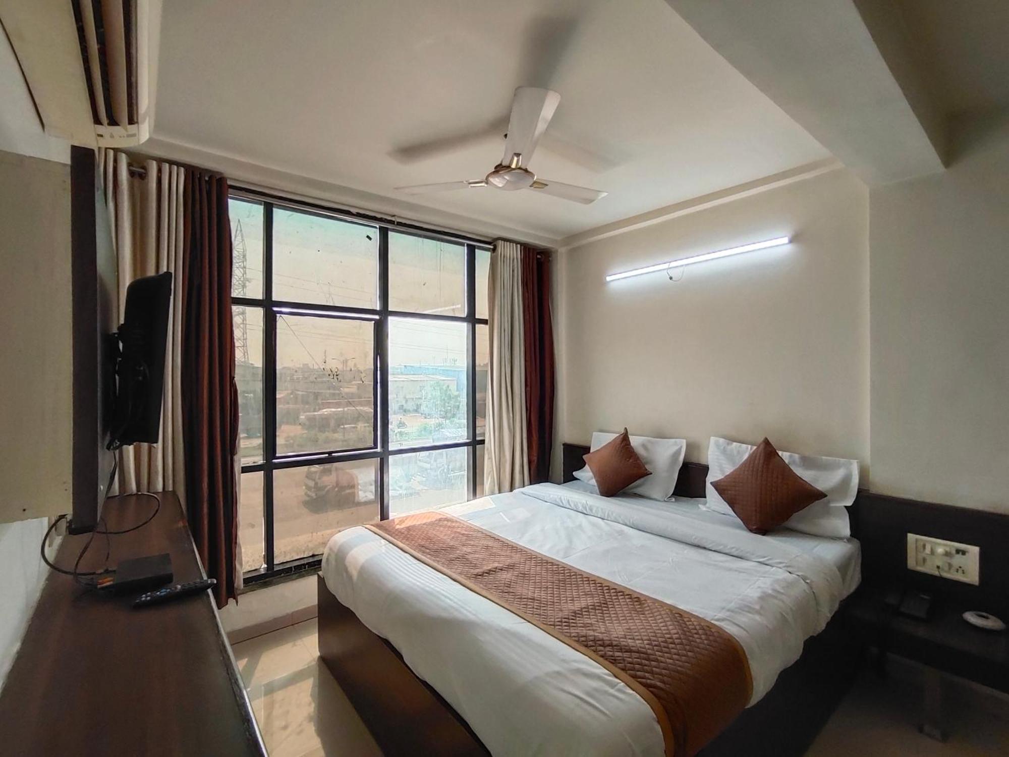 Hotel Palm Residency Ahmedabad Ngoại thất bức ảnh